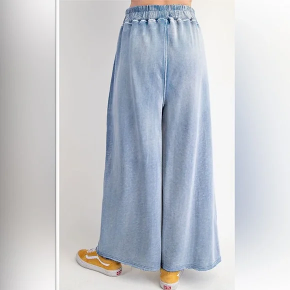 easel Light Blue Wide-Leg Cargo Sweatpants - Picture 3 of 5